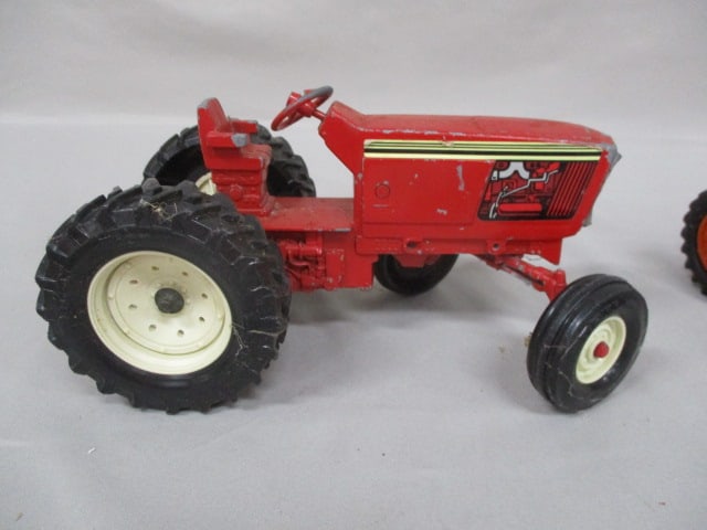 2 Farm Tractors International Harvester Diecast Tractor - 6