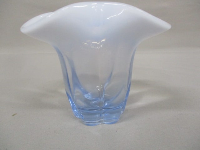 Vintage Duncan & Miller Canterbury Blue Opalescent Glass Vase - 3