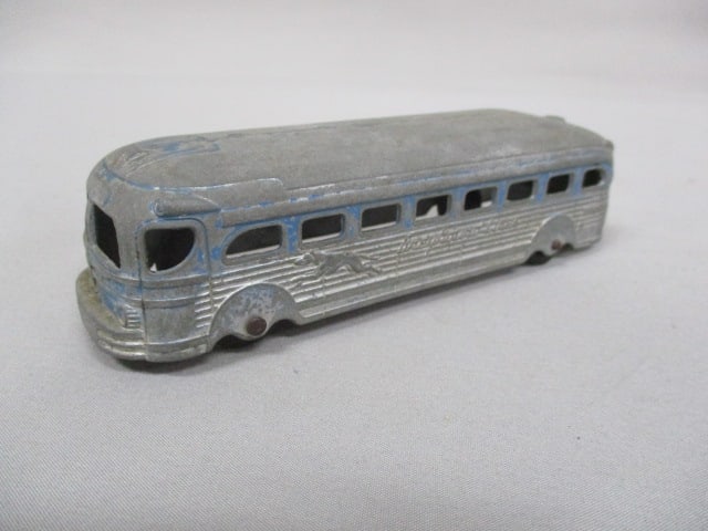 1940's/50's Tootsie Toy Greyhound Lines Diecast Bus Model #747 6" (1 of 9)