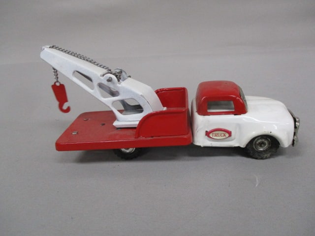 Vintage SSS Japan Tin Friction Wrecker Tow Truck 6.5" - 5