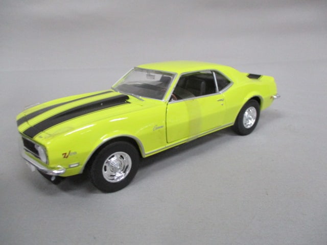 1968 Chevrolet Camaro Z28 Diecast Car By Welly 1:25 Scale - 4