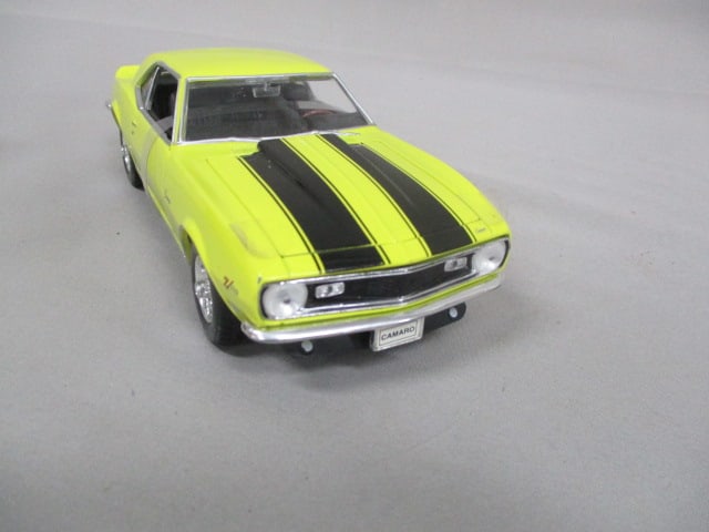1968 Chevrolet Camaro Z28 Diecast Car By Welly 1:25 Scale - 5