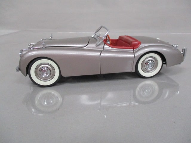 Danbury Mint 1944 Jaguar XK120 Silver Gray Diecast Model - 2
