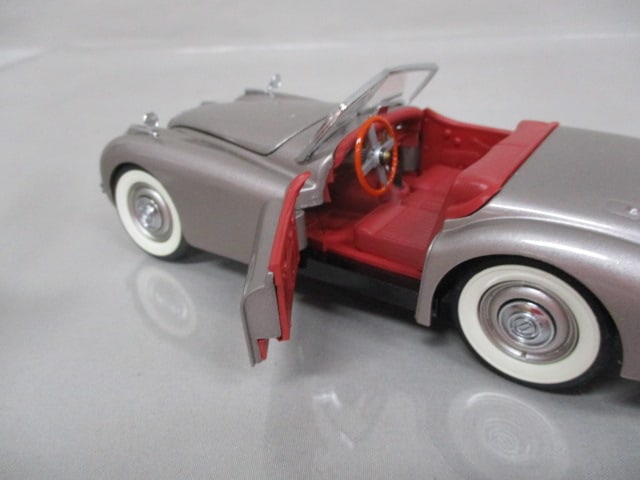Danbury Mint 1944 Jaguar XK120 Silver Gray Diecast Model - 3