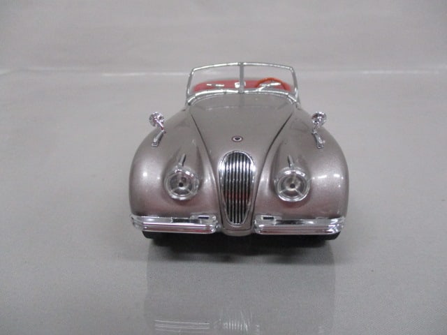 Danbury Mint 1944 Jaguar XK120 Silver Gray Diecast Model - 4
