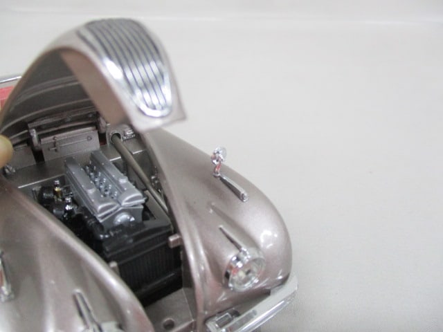Danbury Mint 1944 Jaguar XK120 Silver Gray Diecast Model - 5