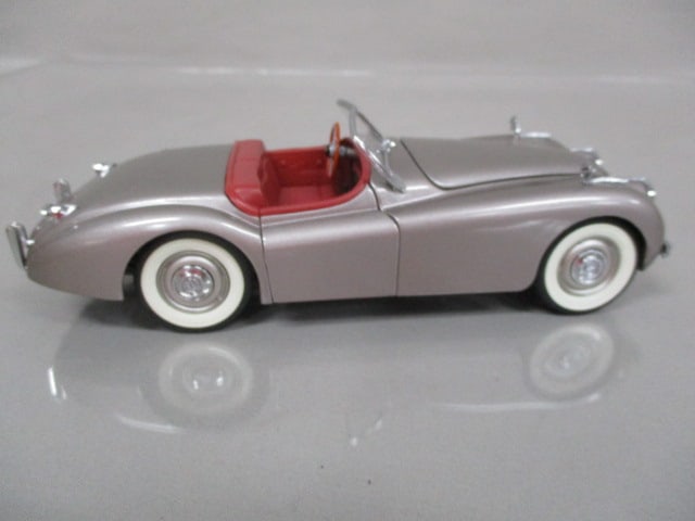 Danbury Mint 1944 Jaguar XK120 Silver Gray Diecast Model - 6