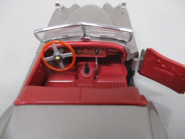 Danbury Mint 1944 Jaguar XK120 Silver Gray Diecast Model - 8