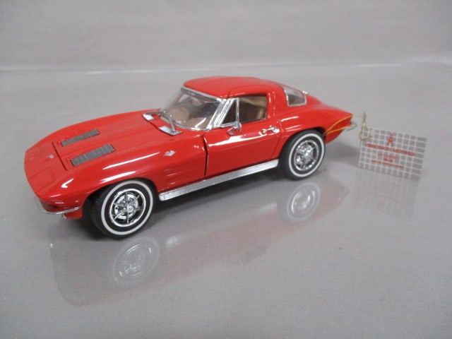 Franklin Mint 1963 Chevrolet Corvette Stingray Diecast Model (1 of 11)