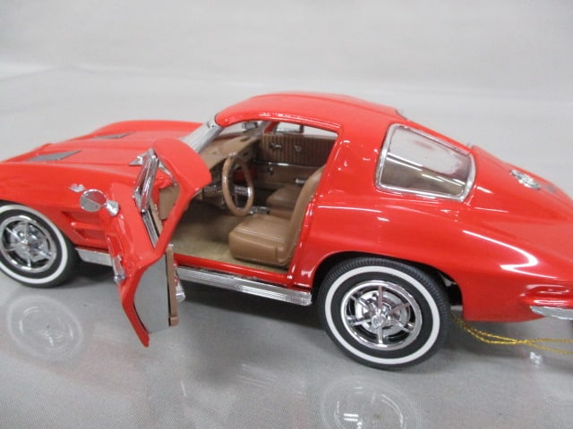 Franklin Mint 1963 Chevrolet Corvette Stingray Diecast Model - 3