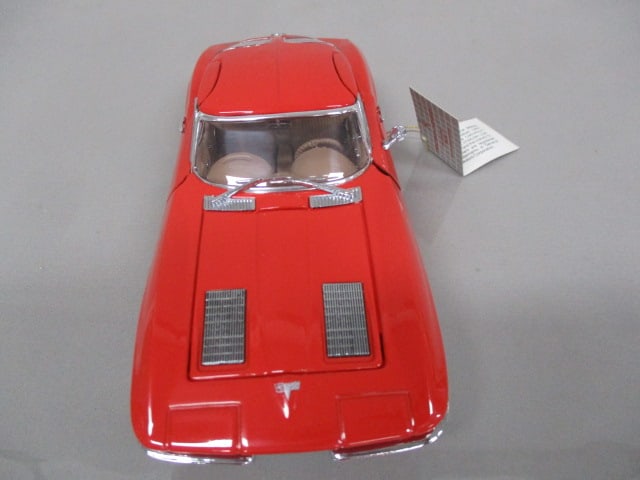 Franklin Mint 1963 Chevrolet Corvette Stingray Diecast Model - 5