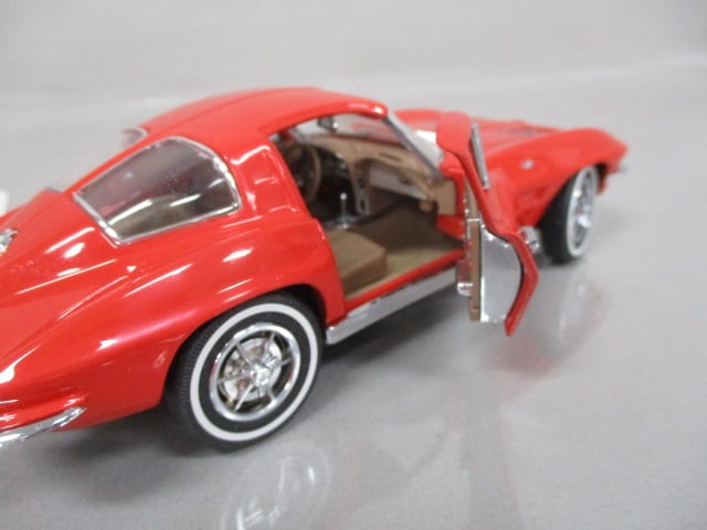 Franklin Mint 1963 Chevrolet Corvette Stingray Diecast Model - 9