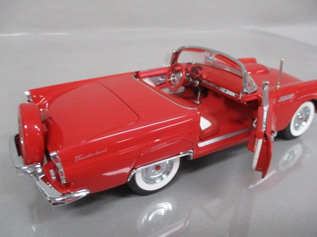Danbury Mint 1956 Ford Thunderbird Diecast Model - 10