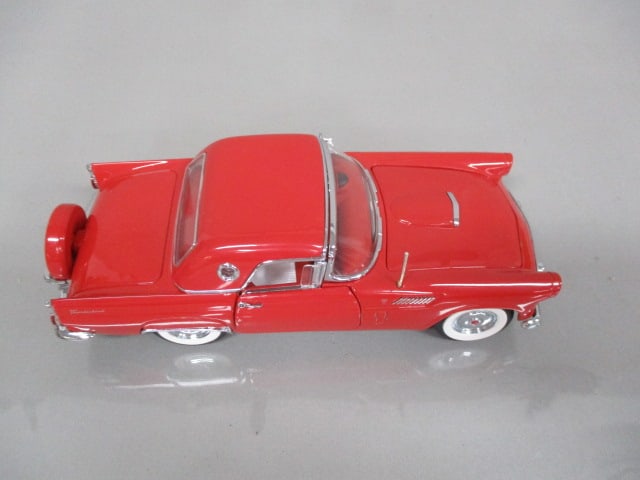 Danbury Mint 1956 Ford Thunderbird Diecast Model - 11
