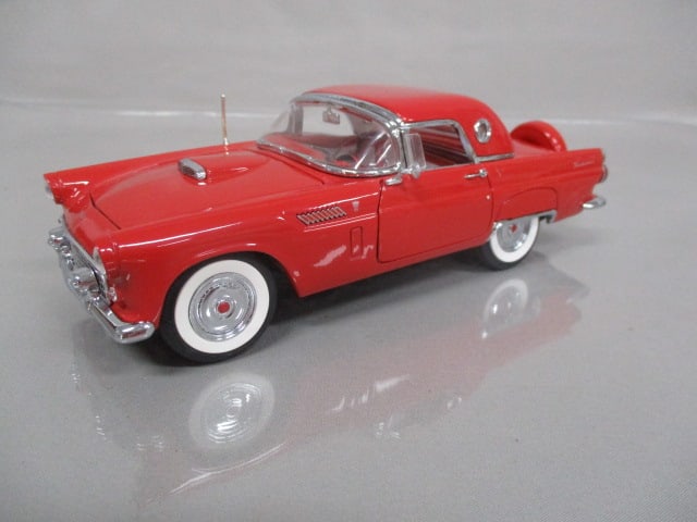 Danbury Mint 1956 Ford Thunderbird Diecast Model: 1:24 Scale