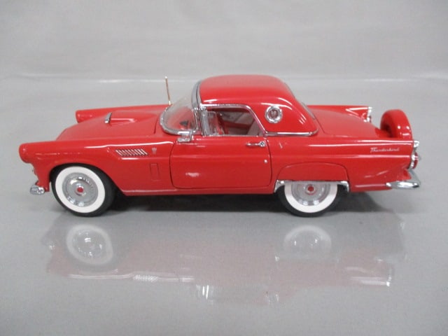 Danbury Mint 1956 Ford Thunderbird Diecast Model - 2