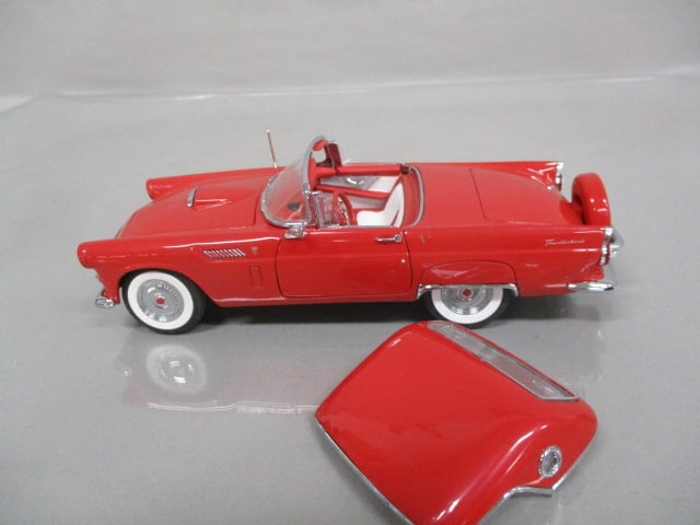 Danbury Mint 1956 Ford Thunderbird Diecast Model - 3