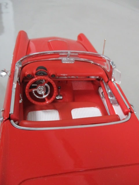 Danbury Mint 1956 Ford Thunderbird Diecast Model - 4