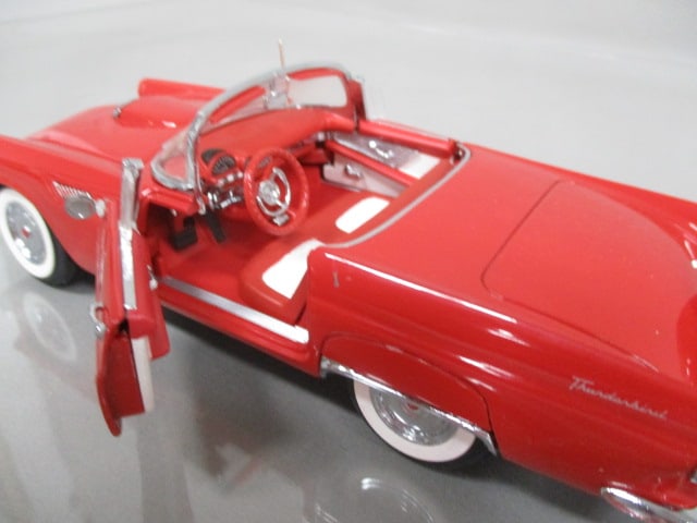 Danbury Mint 1956 Ford Thunderbird Diecast Model - 5