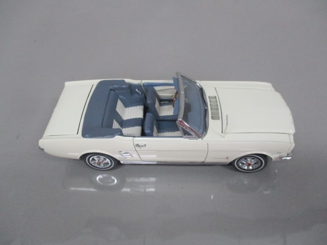 Danbury Mint 1966 Ford Mustang Convertible Diecast Model - 10