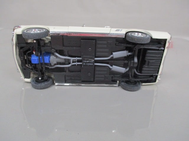 Danbury Mint 1966 Ford Mustang Convertible Diecast Model - 13