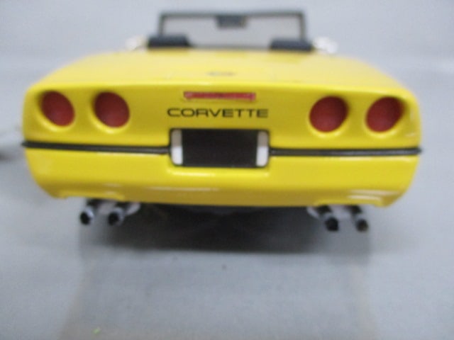 Franklin Mint 1986 Chevrolet Corvette Convertible Diecast Model - 10