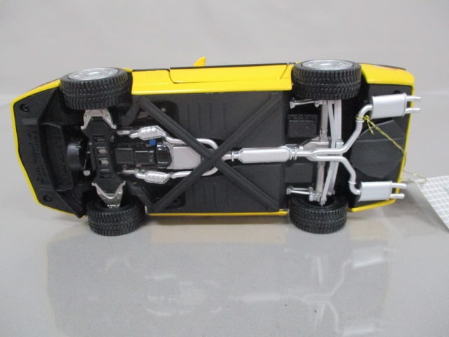 Franklin Mint 1986 Chevrolet Corvette Convertible Diecast Model - 11
