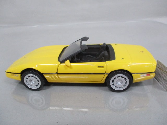 Franklin Mint 1986 Chevrolet Corvette Convertible Diecast Model - 2