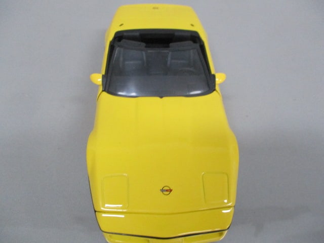 Franklin Mint 1986 Chevrolet Corvette Convertible Diecast Model - 5