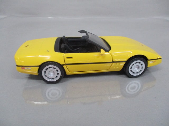Franklin Mint 1986 Chevrolet Corvette Convertible Diecast Model - 7