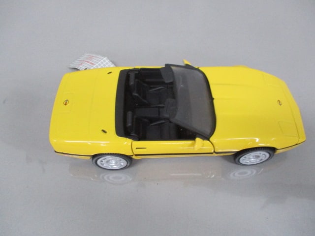 Franklin Mint 1986 Chevrolet Corvette Convertible Diecast Model - 8