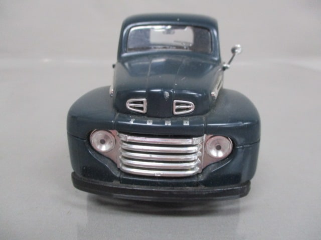 1948 Ford F-1 Pickup Truck Diecast Model By Maisto 1:24 Scale - 4