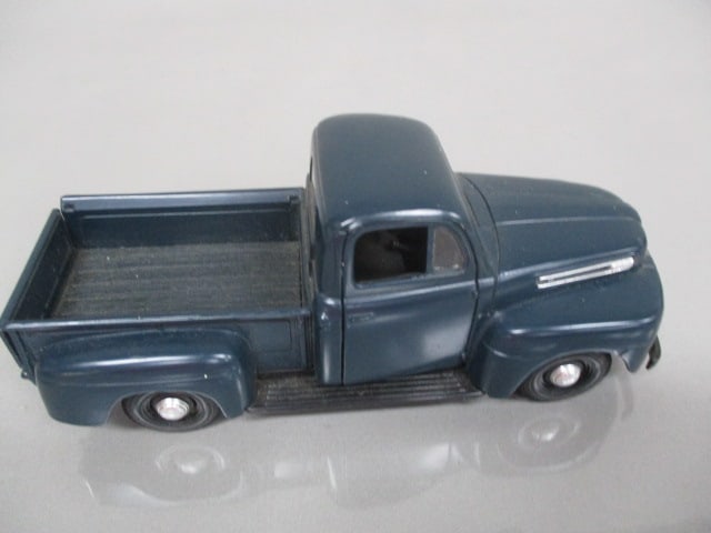 1948 Ford F-1 Pickup Truck Diecast Model By Maisto 1:24 Scale - 7