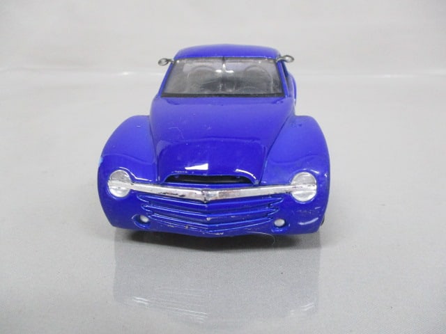 2000 Chevrolet SSR Concept Car Diecast Model 1:25 Scale By Maisto - 4