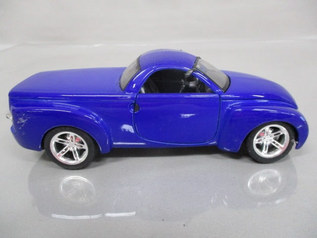 2000 Chevrolet SSR Concept Car Diecast Model 1:25 Scale By Maisto - 6