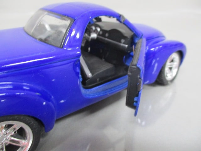 2000 Chevrolet SSR Concept Car Diecast Model 1:25 Scale By Maisto - 7