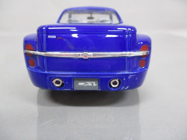 2000 Chevrolet SSR Concept Car Diecast Model 1:25 Scale By Maisto - 9