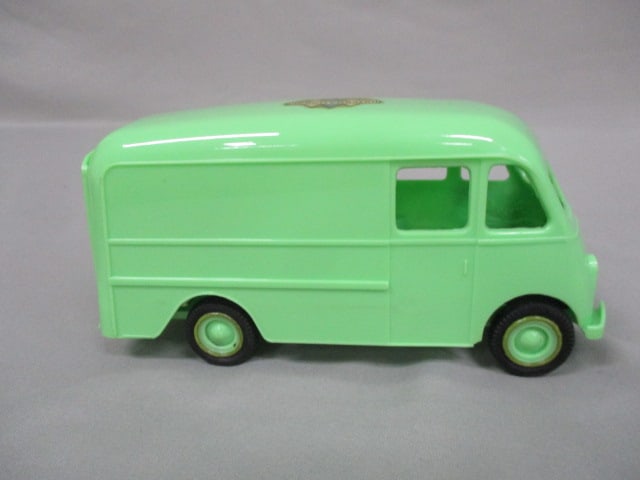 Vintage 1949 International Metro Van Cigarette Dispenser - 3