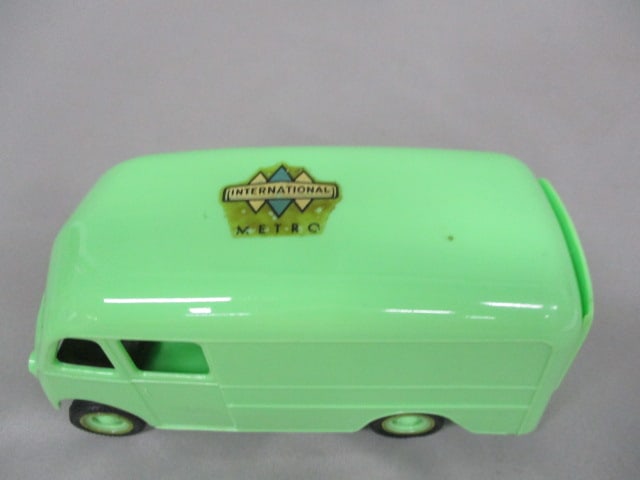 Vintage 1949 International Metro Van Cigarette Dispenser - 4