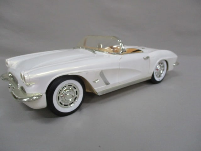 2007 Bratz Dolls 1962 Corvette Remote Controlled Car 1:9 Scale (1 of 11)