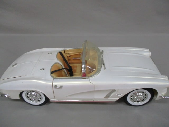 2007 Bratz Dolls 1962 Corvette Remote Controlled Car 1:9 Scale - 6