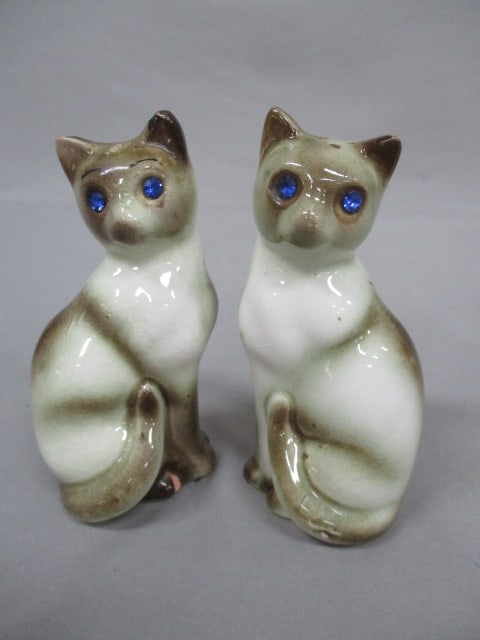 Vintage Siamese Cats w/Sapphire Blue Eyes Salt & Pepper Shakers 4": .