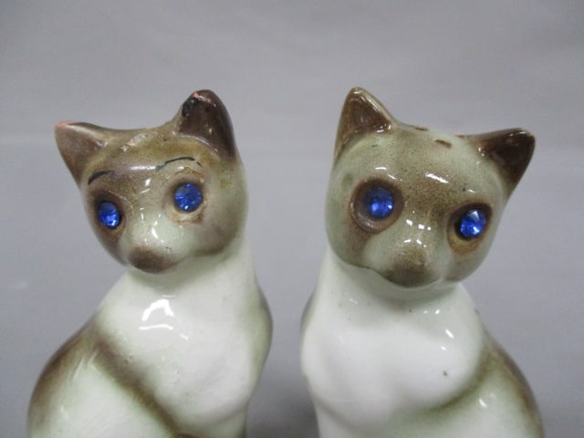 Vintage Siamese Cats w/Sapphire Blue Eyes Salt & Pepper Shakers 4" - 2