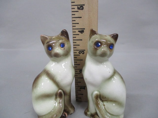 Vintage Siamese Cats w/Sapphire Blue Eyes Salt & Pepper Shakers 4" - 5