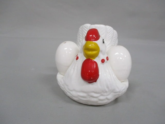 Vintage Chicken Napkin Holder w/Egg Salt & Pepper Shakers: .