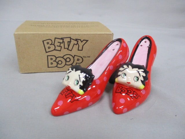 Vintage Betty Boop Polka Dot Pumps Salt & Pepper Shakers 4": .