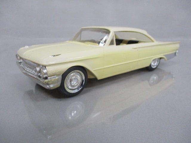 1961 Ford Starliner Promo: .