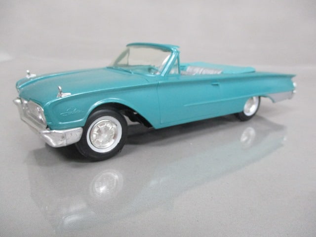 1960 Ford Sunliner Convertible Friction Promo By AMT: .