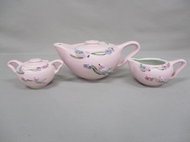 1957 Hull Pottery 3pc Tea Set in "Serenade" Pattern: Sugar Bowl Lid Has Crack