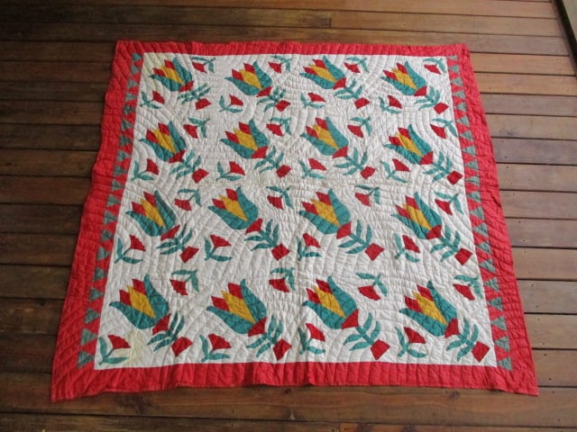 Vintage "Folk Tulip" Design Quilt 72" x 74": .